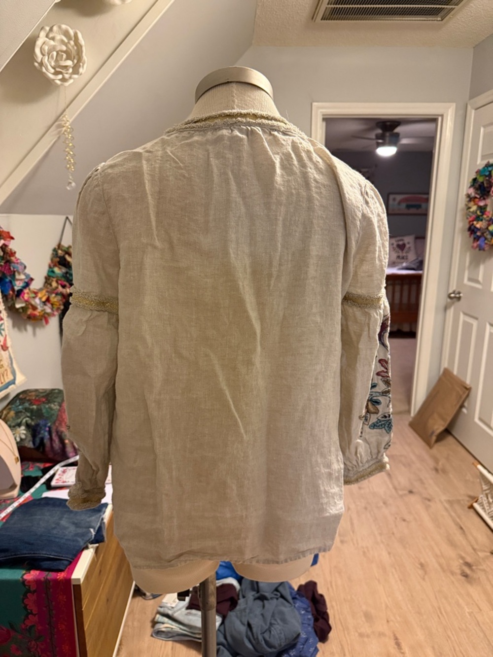 Chico’s Embroidered Boho Peasant Blouse in Natural Cream Linen - Picture 6 of 11